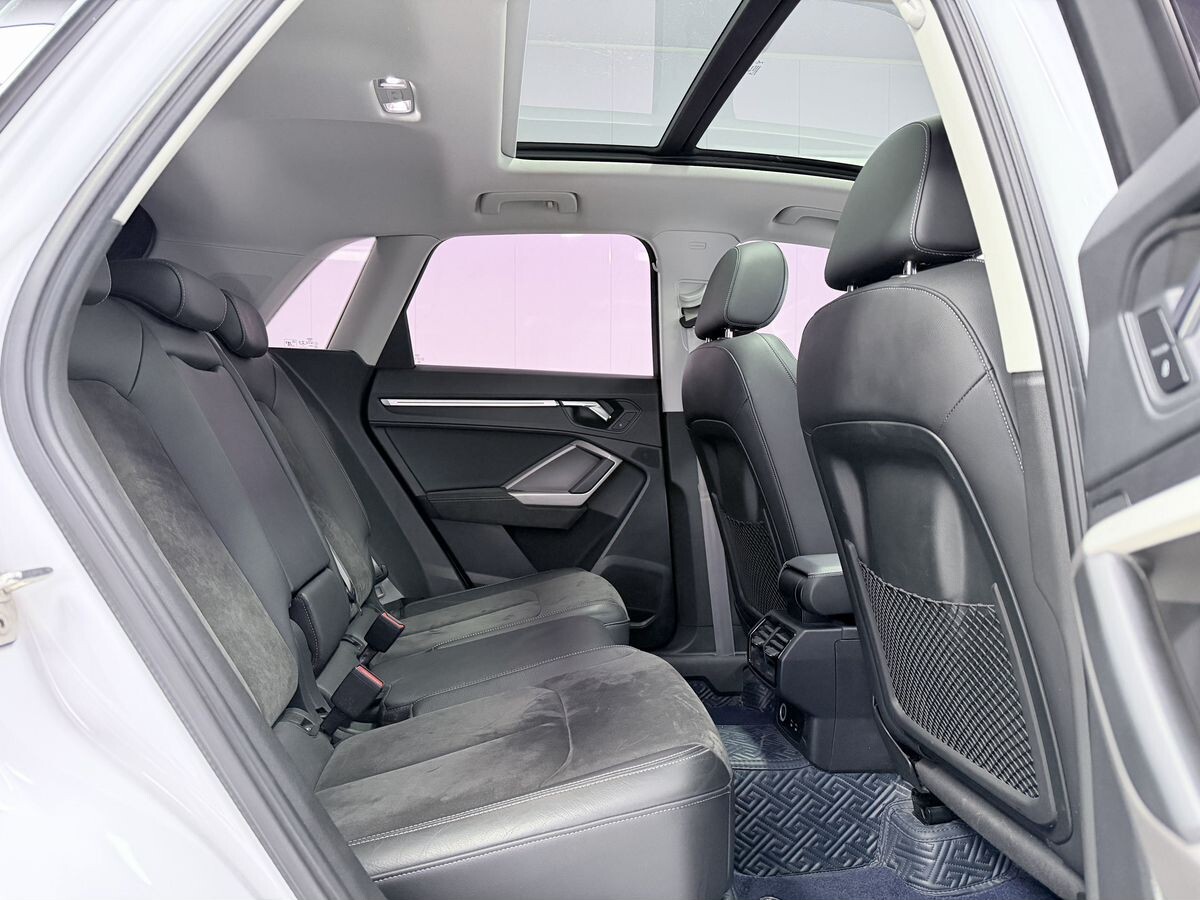 Audi Q3 2021 - фото автомобиля