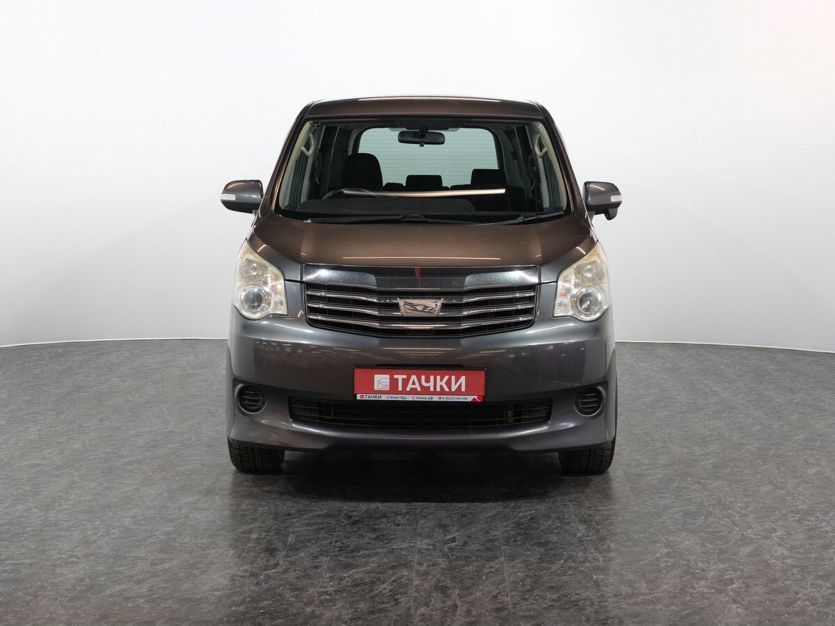 Toyota Noah 2010 - фото автомобиля
