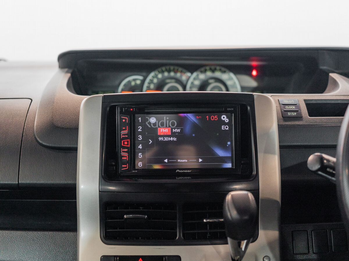 Toyota Noah 2010 - фото автомобиля