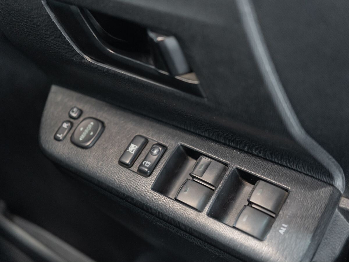 Toyota Noah 2010 - фото автомобиля