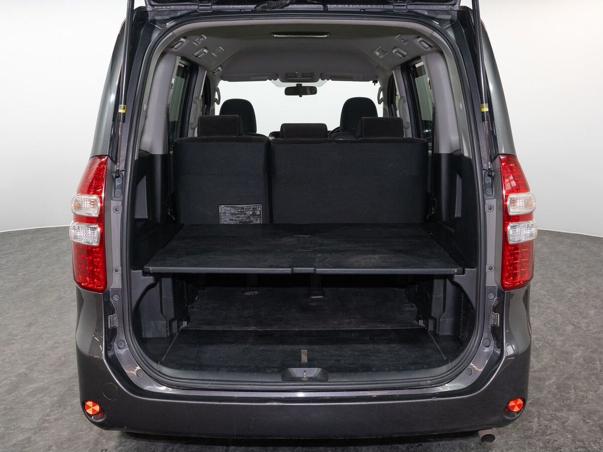 Toyota Noah 2010 - фото автомобиля