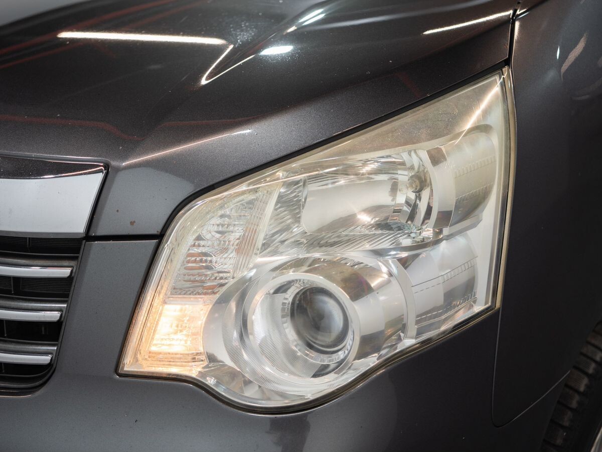 Toyota Noah 2010 - фото автомобиля