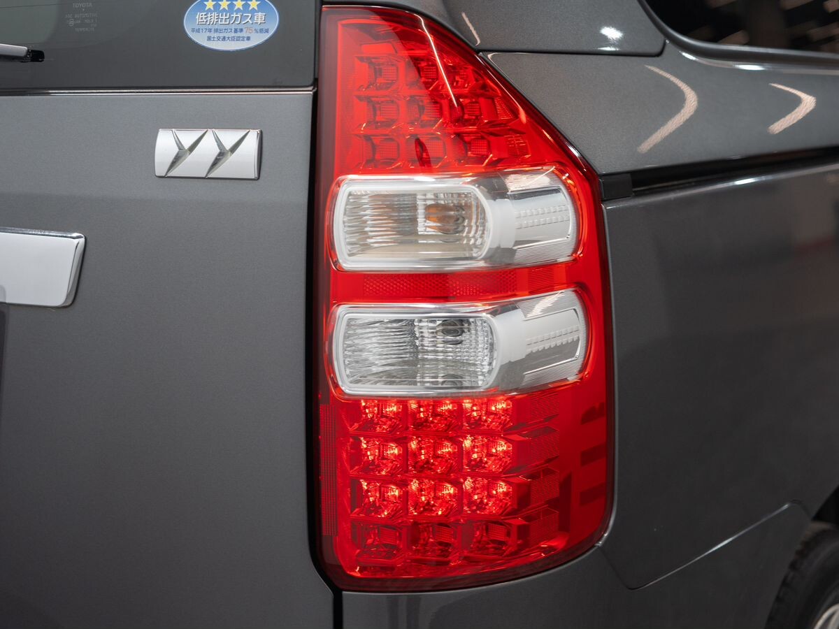 Toyota Noah 2010 - фото автомобиля