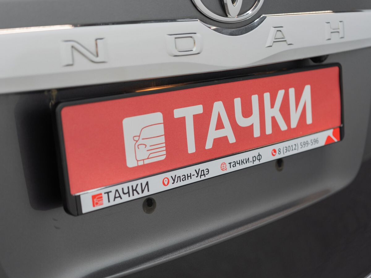 Toyota Noah 2010 - фото автомобиля