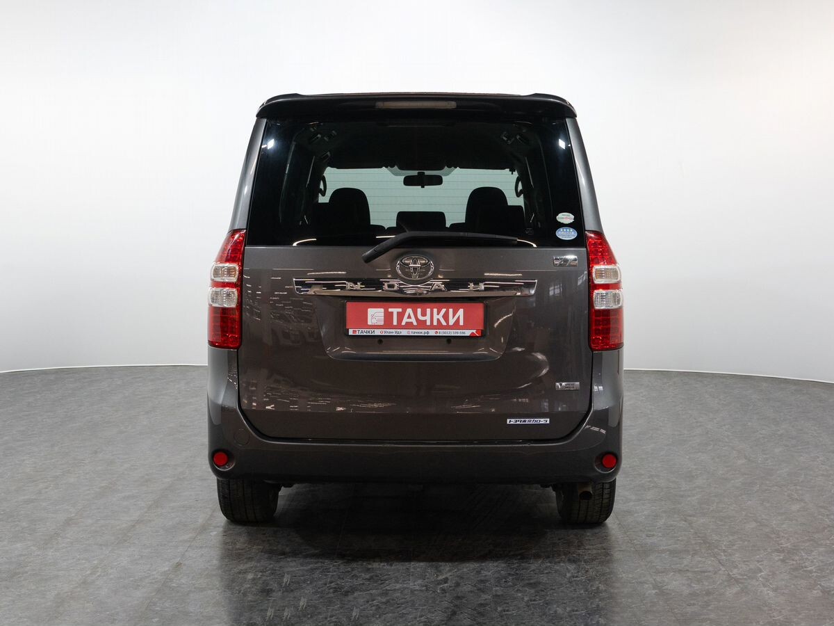 Toyota Noah 2010 - фото автомобиля