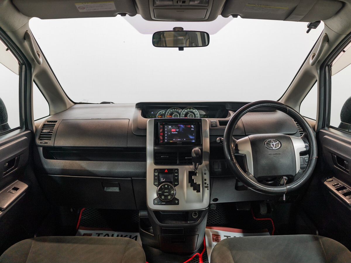 Toyota Noah 2010 - фото автомобиля