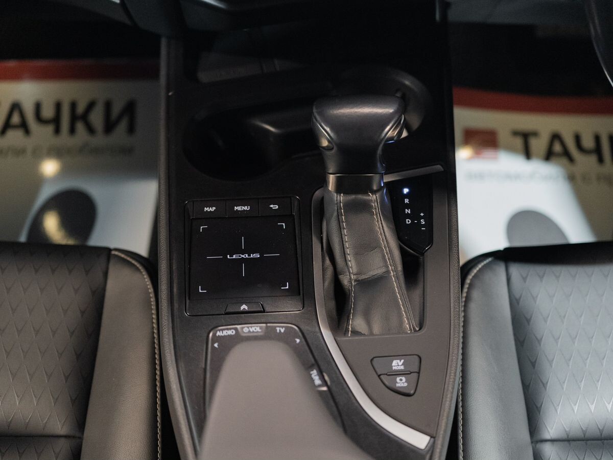 Lexus UX250h 2019 - фото автомобиля