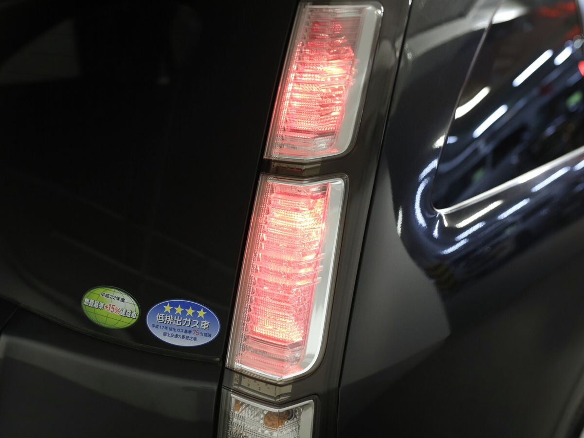 Honda Stream 2010 - фото автомобиля