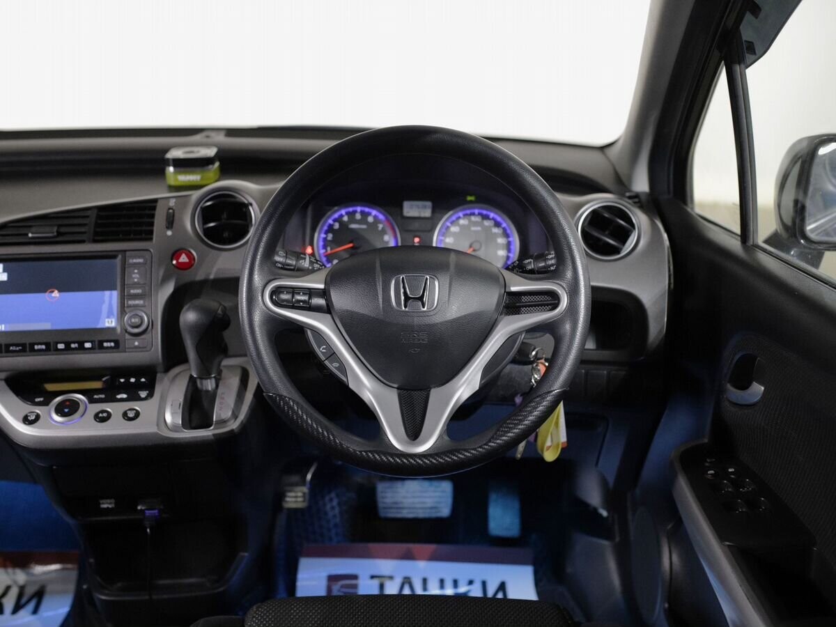 Honda Stream 2010 - фото автомобиля