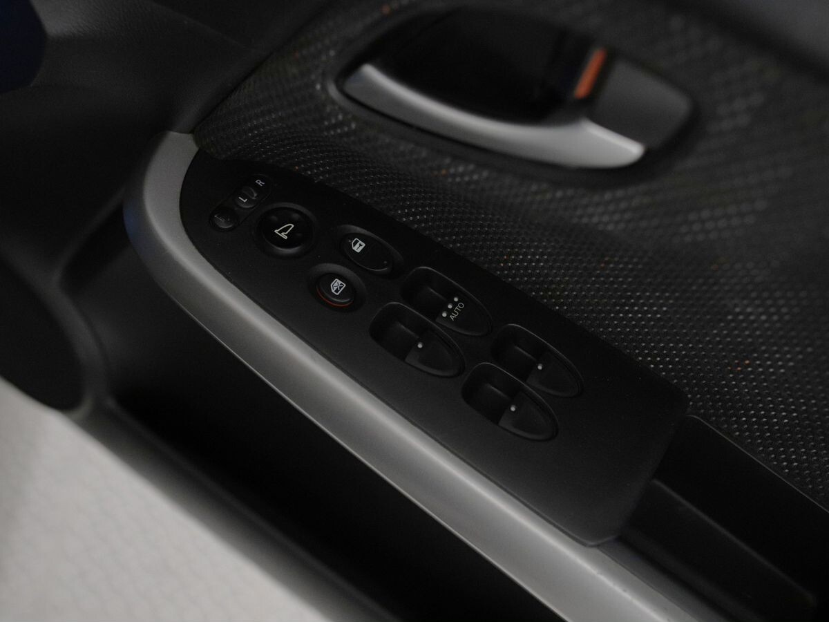 Honda Stream 2010 - фото автомобиля