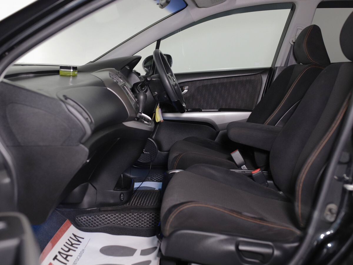 Honda Stream 2010 - фото автомобиля