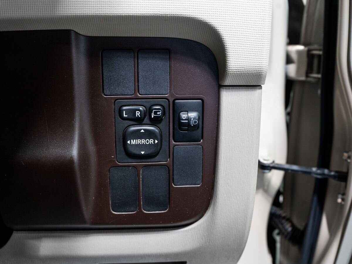 Toyota Passo 2011 - фото автомобиля