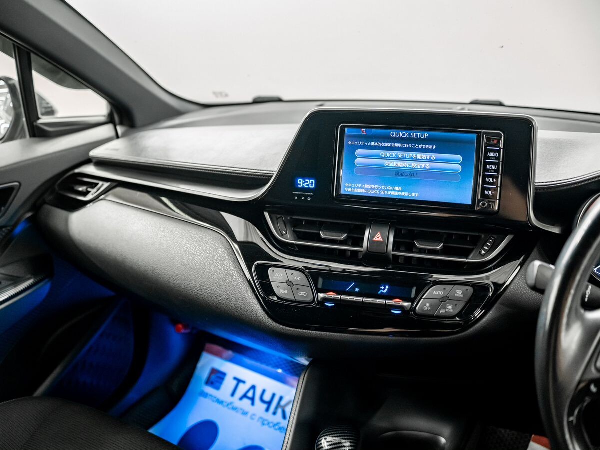 Toyota C-HR 2017 - фото автомобиля