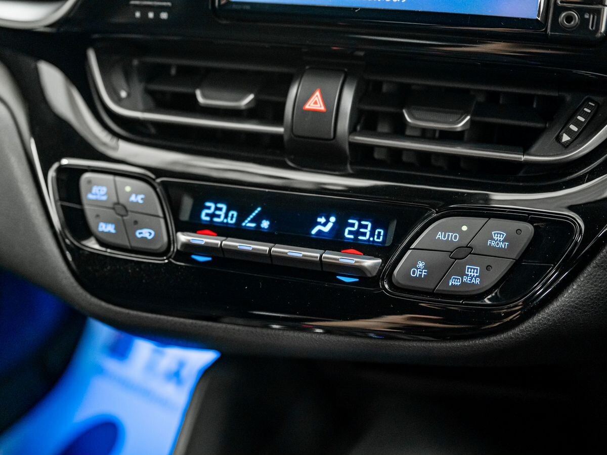 Toyota C-HR 2017 - фото автомобиля