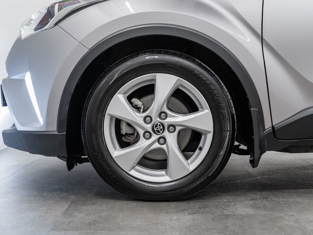 Toyota C-HR 2017 - фото автомобиля