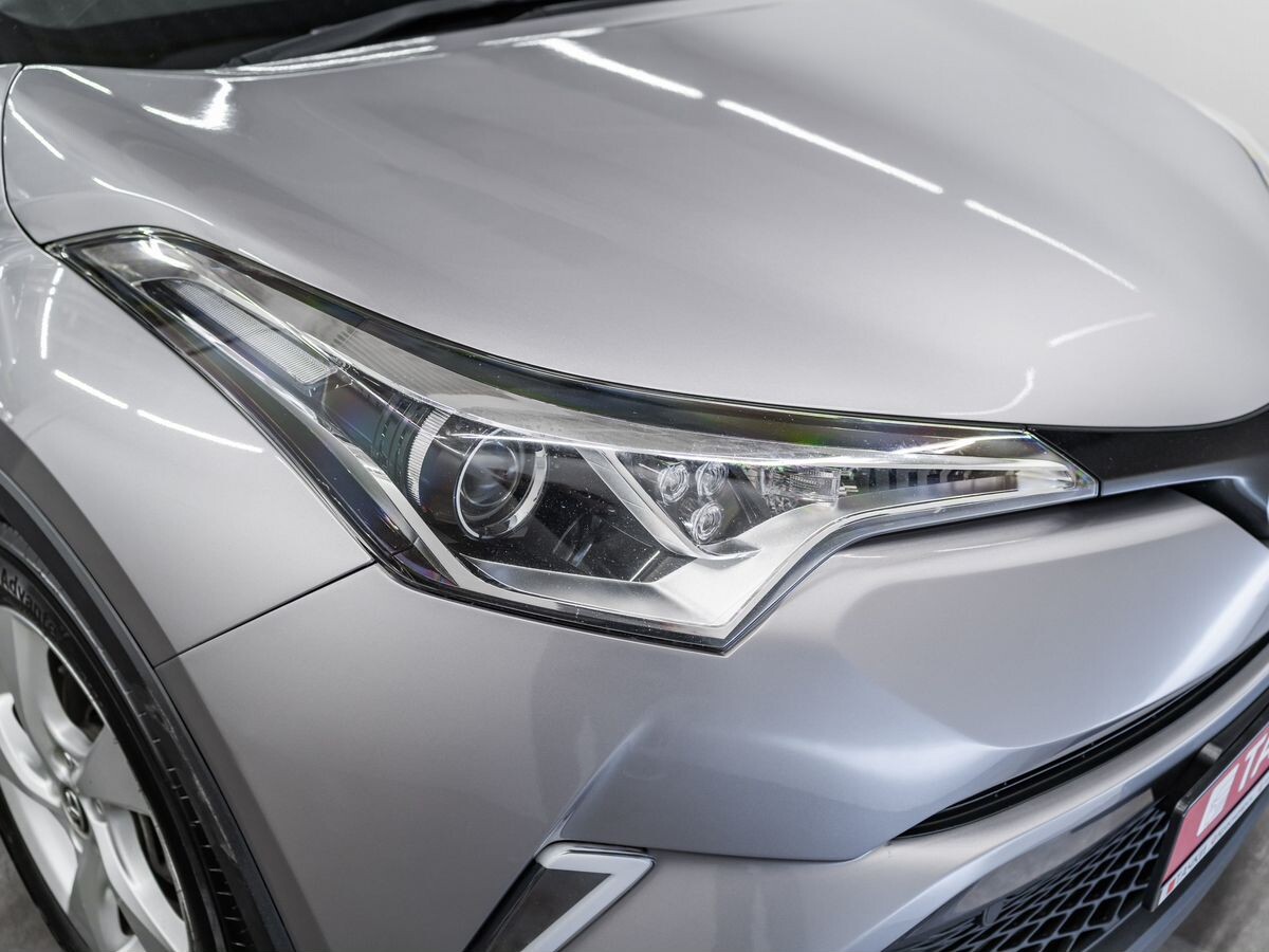 Toyota C-HR 2017 - фото автомобиля