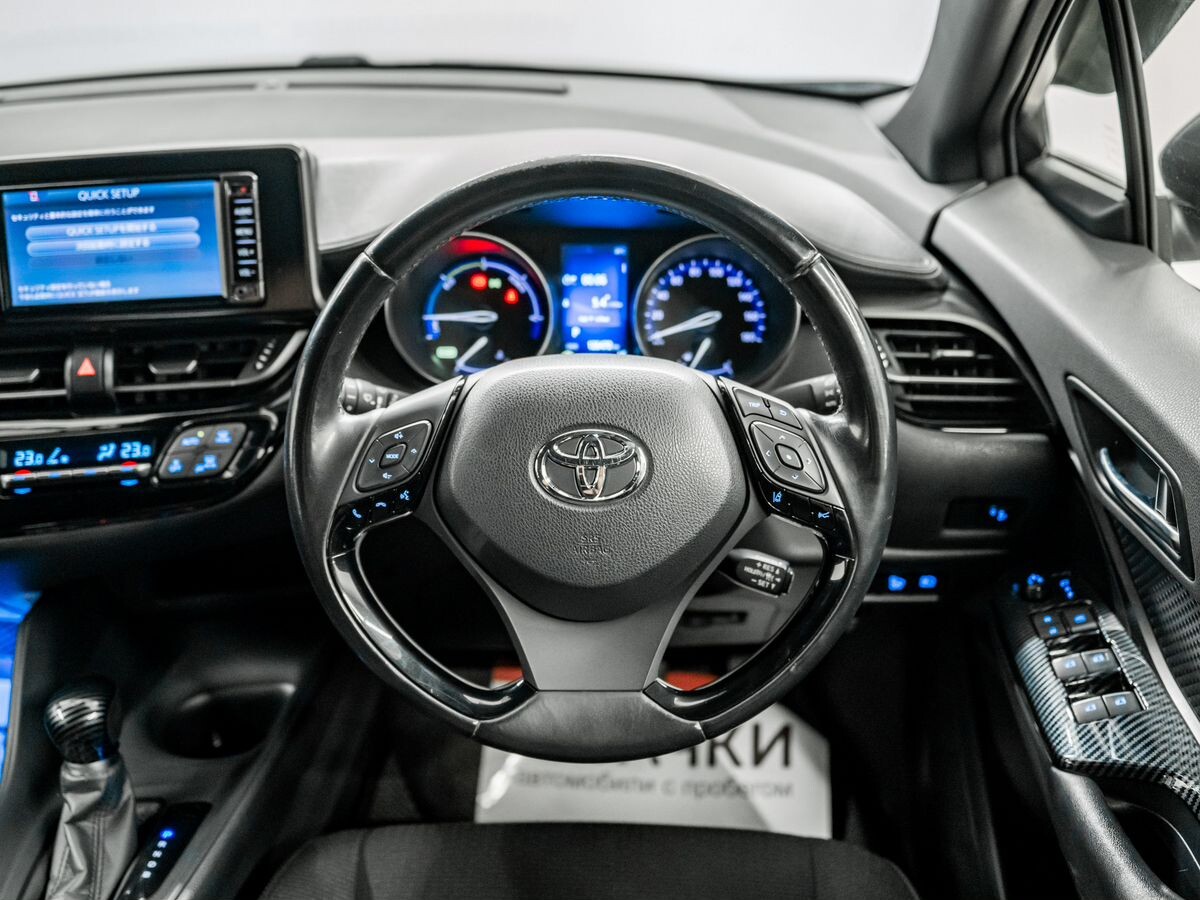 Toyota C-HR 2017 - фото автомобиля