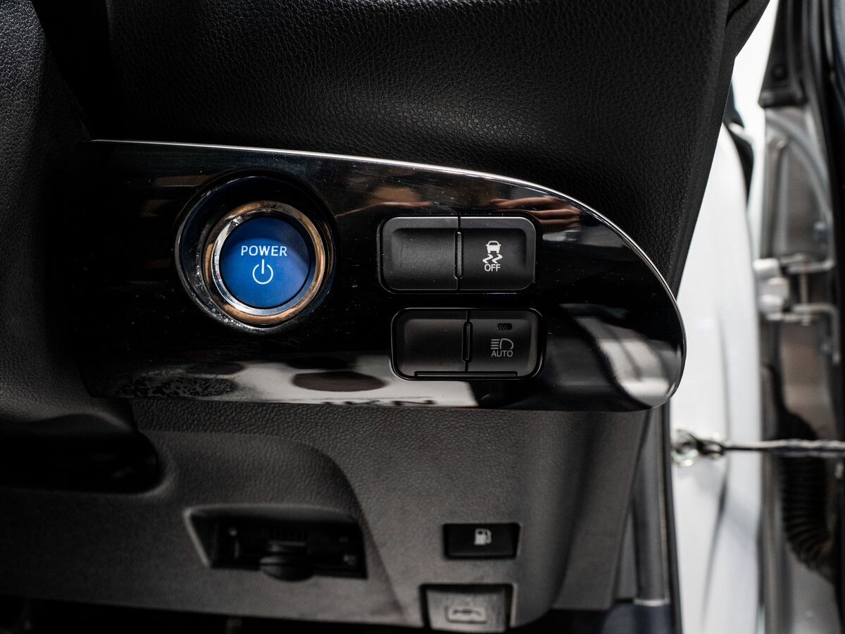 Toyota Prius 2019 - фото автомобиля