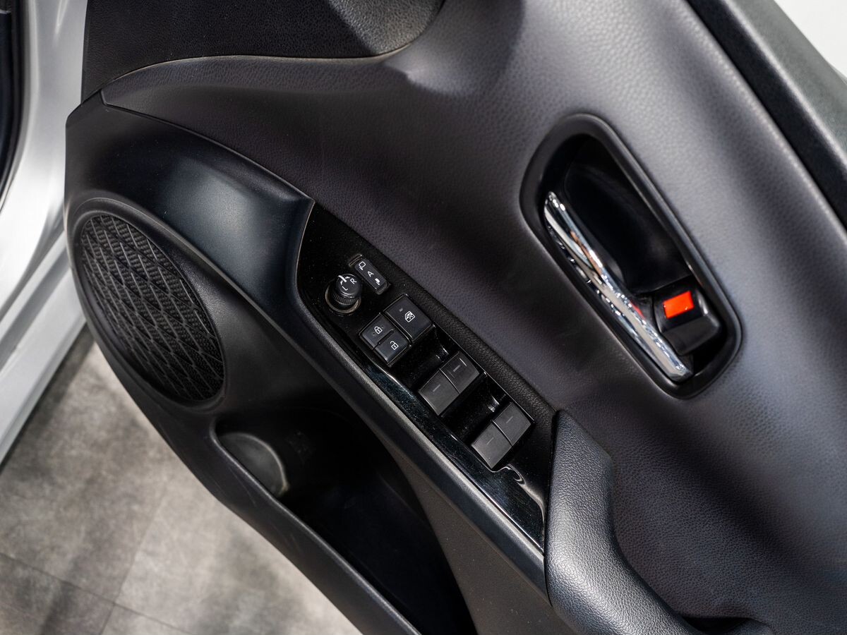 Toyota Prius 2019 - фото автомобиля