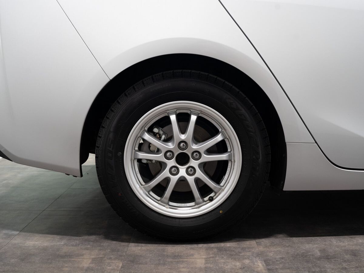 Toyota Prius 2019 - фото автомобиля