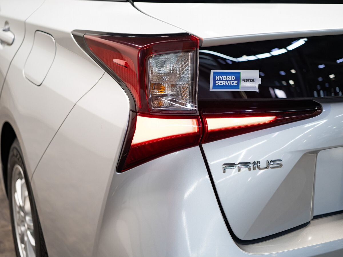 Toyota Prius 2019 - фото автомобиля