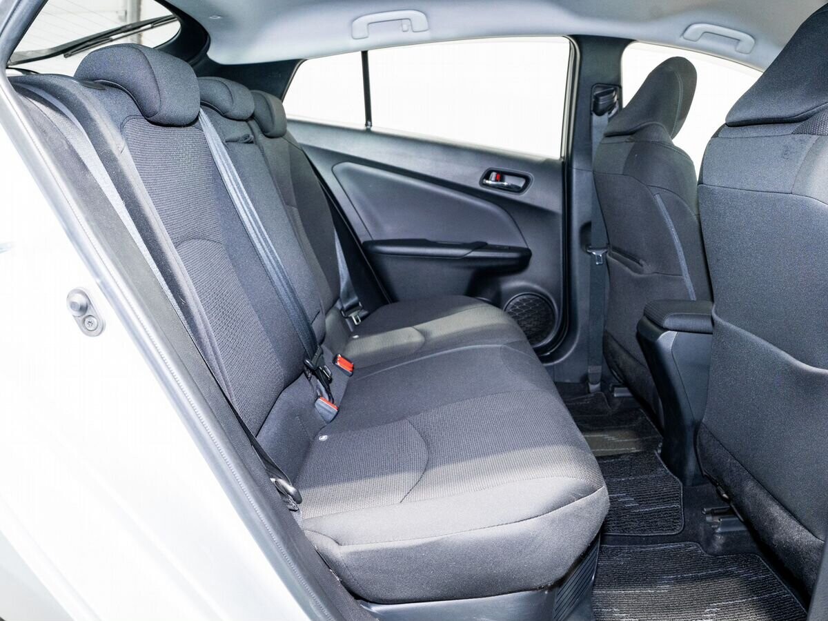 Toyota Prius 2019 - фото автомобиля