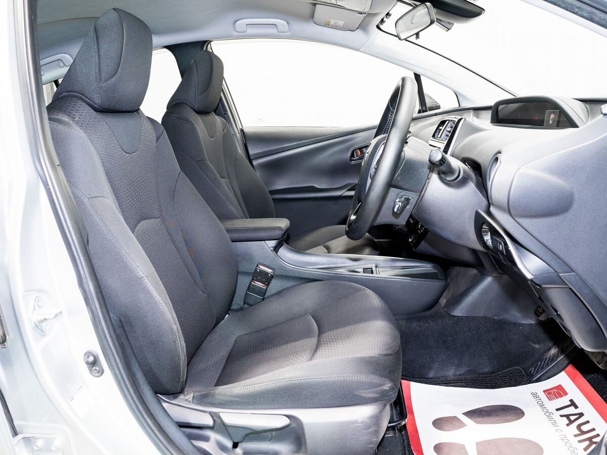 Toyota Prius 2019 - фото автомобиля