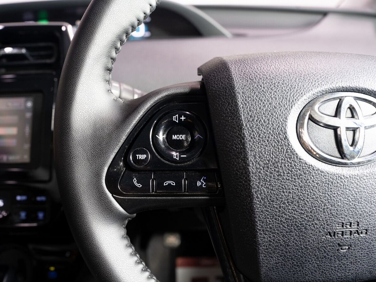 Toyota Prius 2019 - фото автомобиля