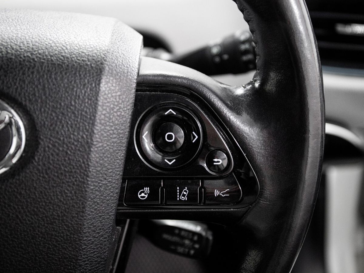 Toyota Prius PHV 2018 - фото автомобиля