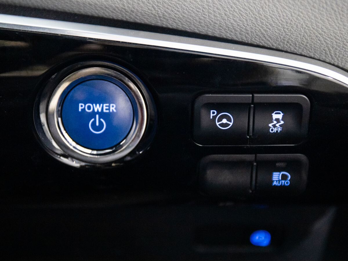 Toyota Prius PHV 2018 - фото автомобиля