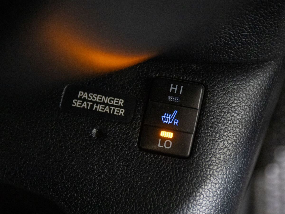 Toyota Prius PHV 2018 - фото автомобиля