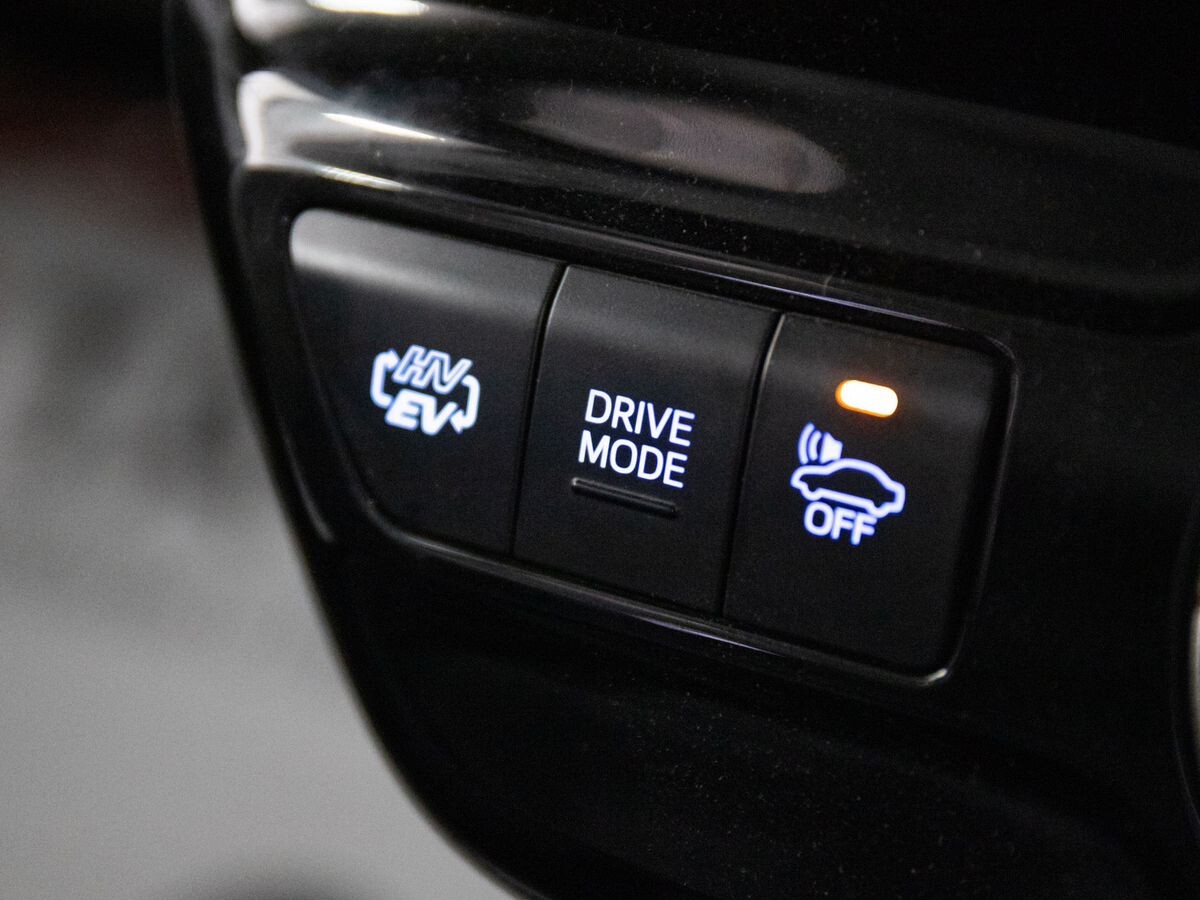 Toyota Prius PHV 2018 - фото автомобиля