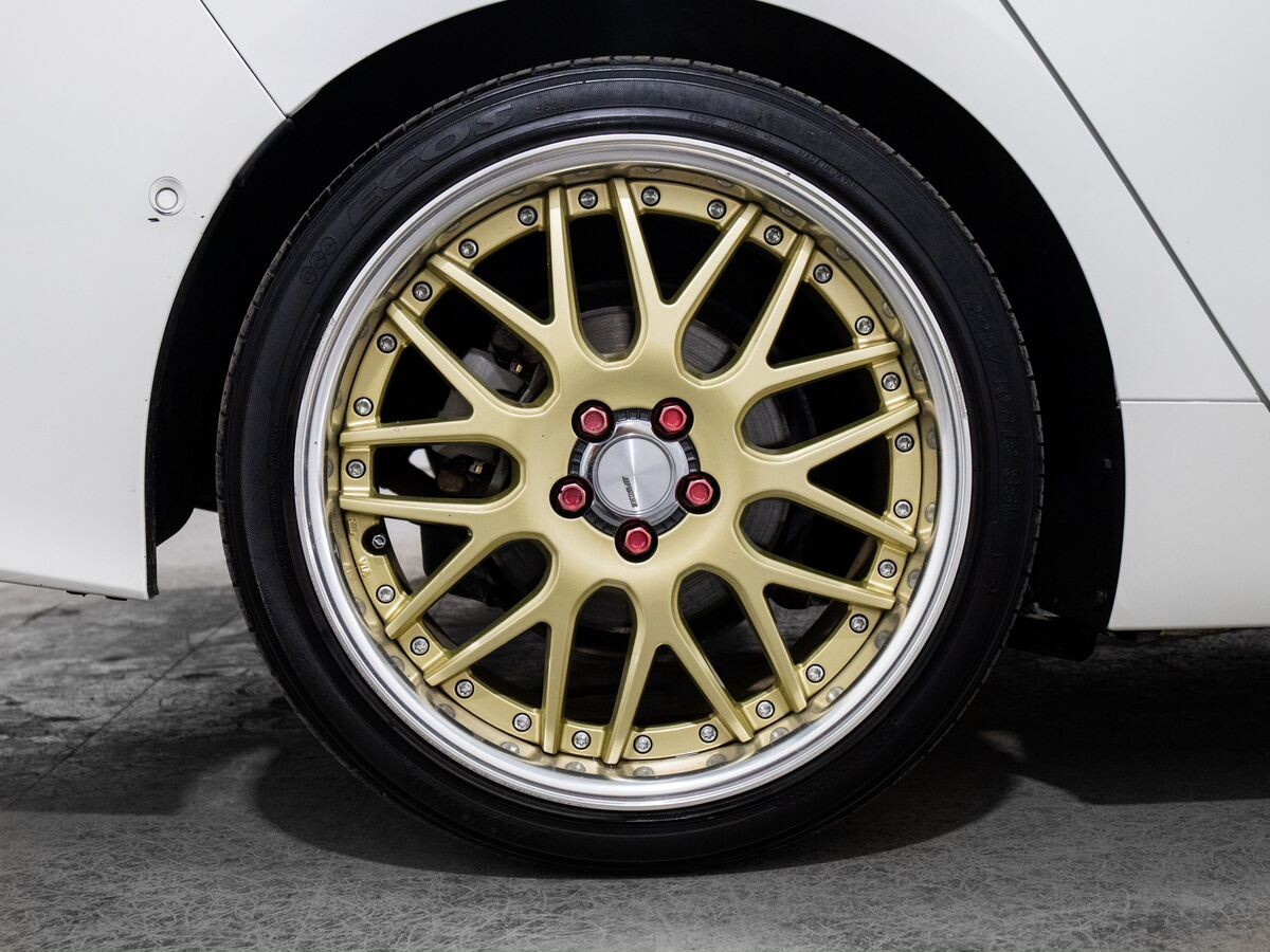 Toyota Prius PHV 2018 - фото автомобиля