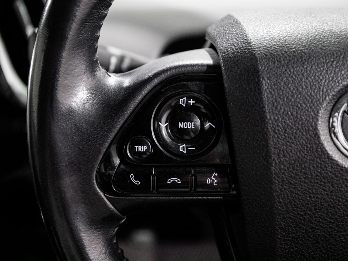 Toyota Prius PHV 2018 - фото автомобиля