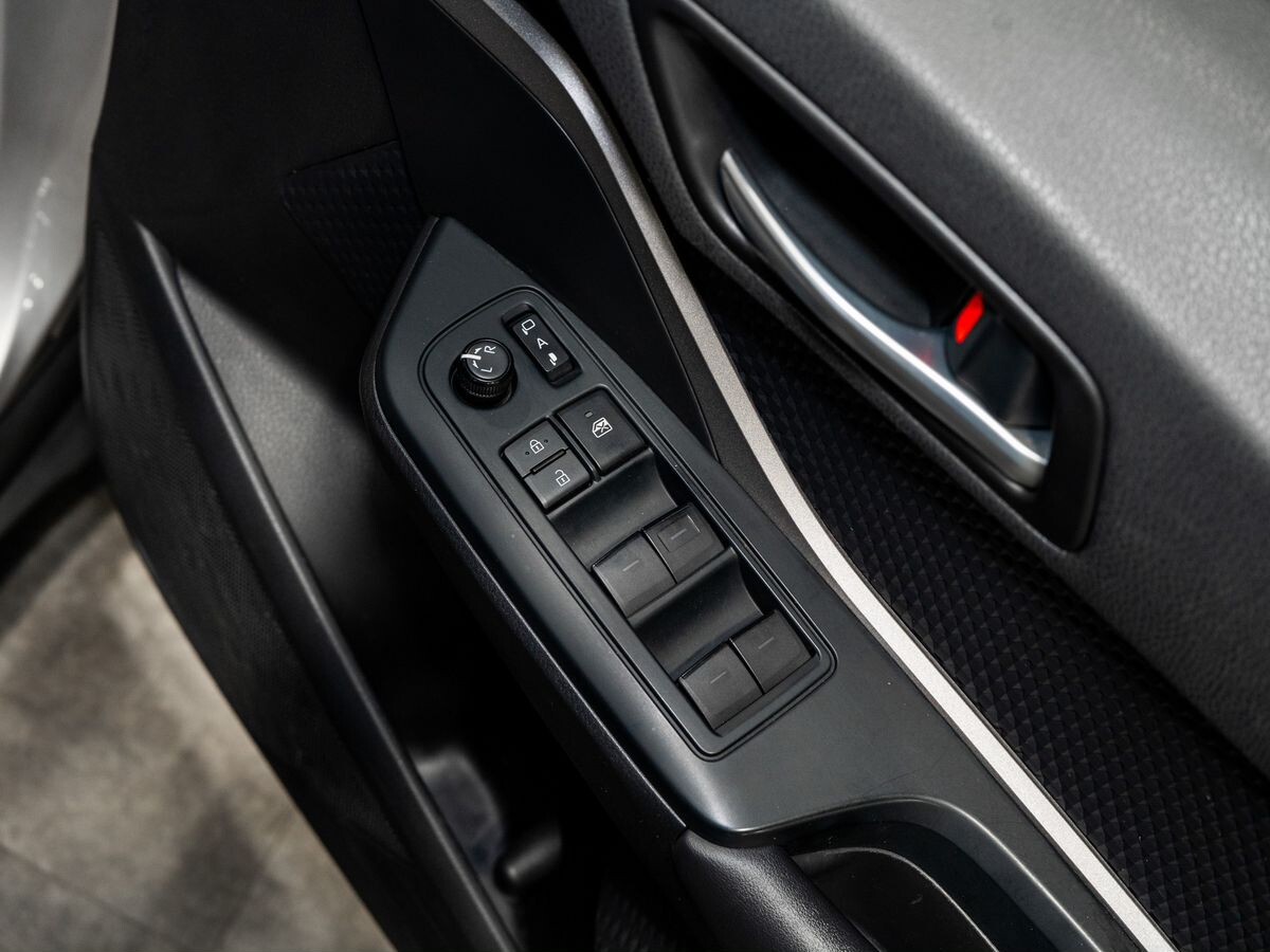 Toyota C-HR 2019 - фото автомобиля