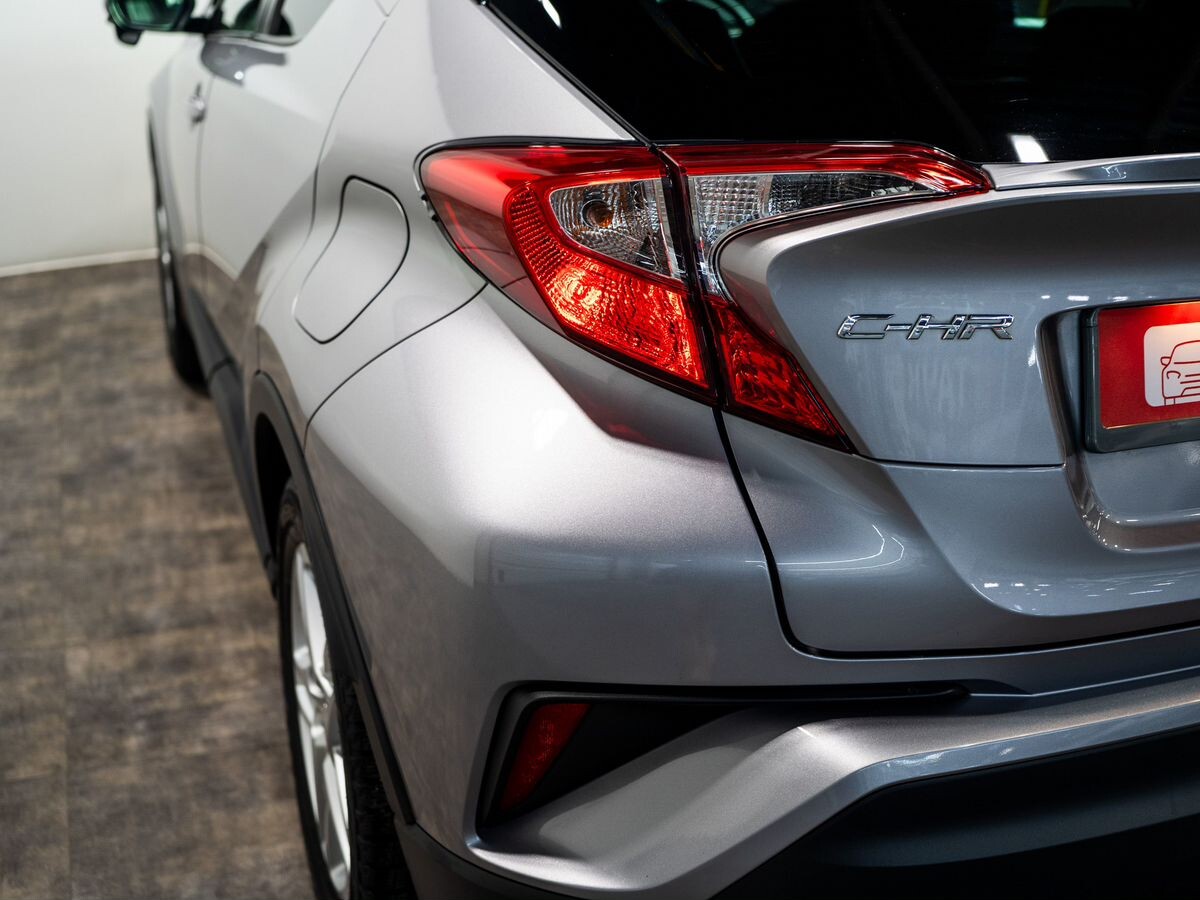 Toyota C-HR 2019 - фото автомобиля