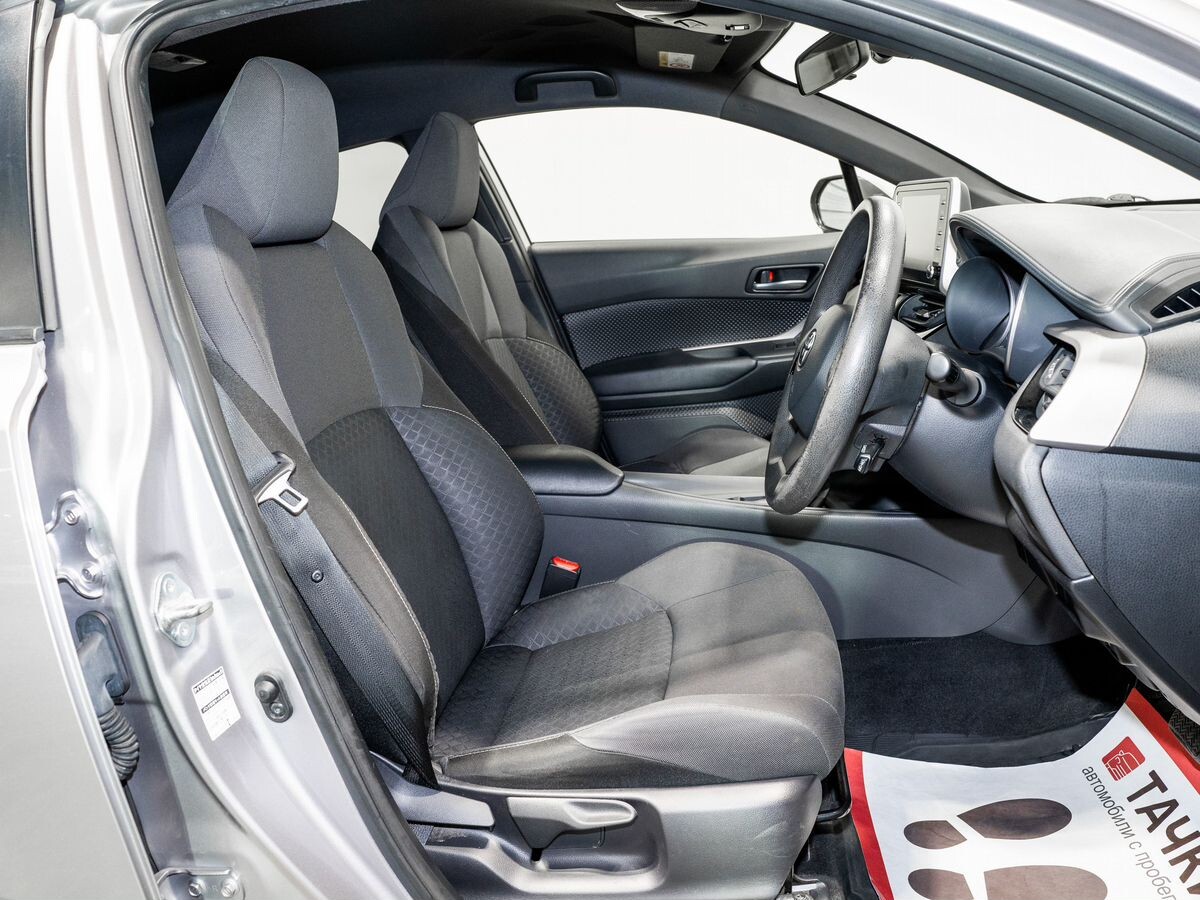 Toyota C-HR 2019 - фото автомобиля