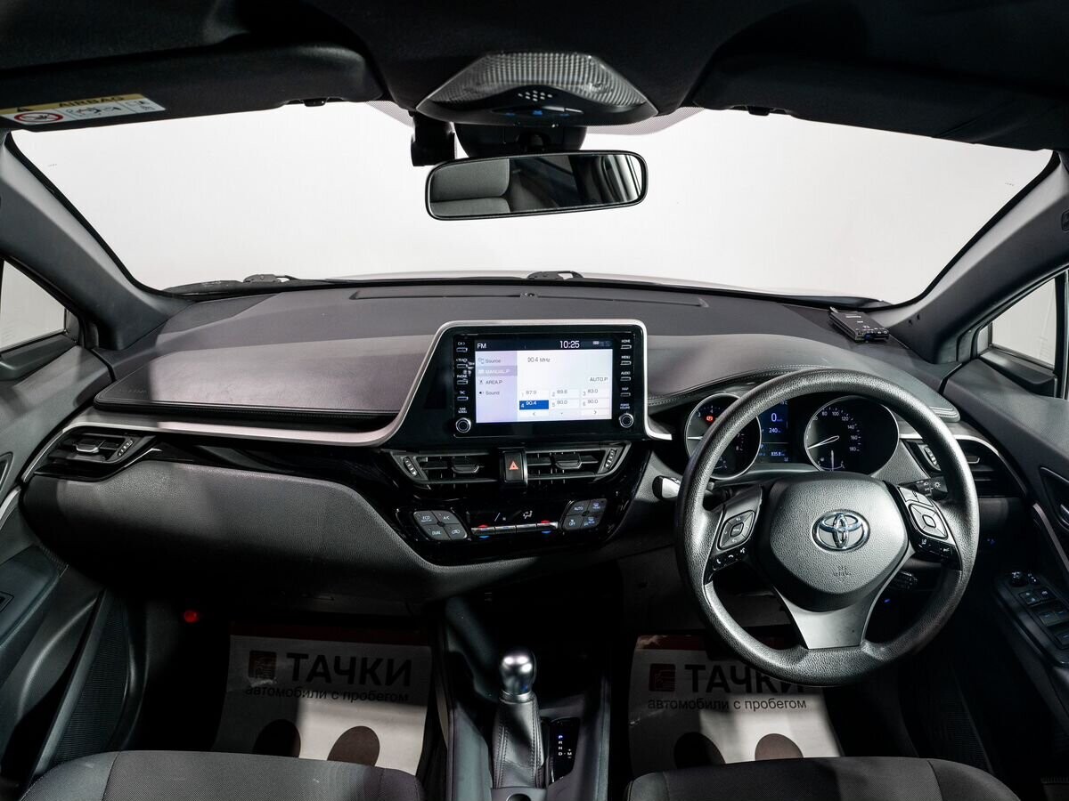 Toyota C-HR 2019 - фото автомобиля