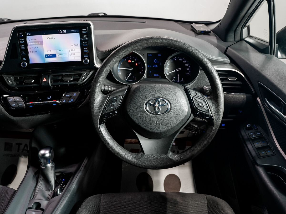 Toyota C-HR 2019 - фото автомобиля