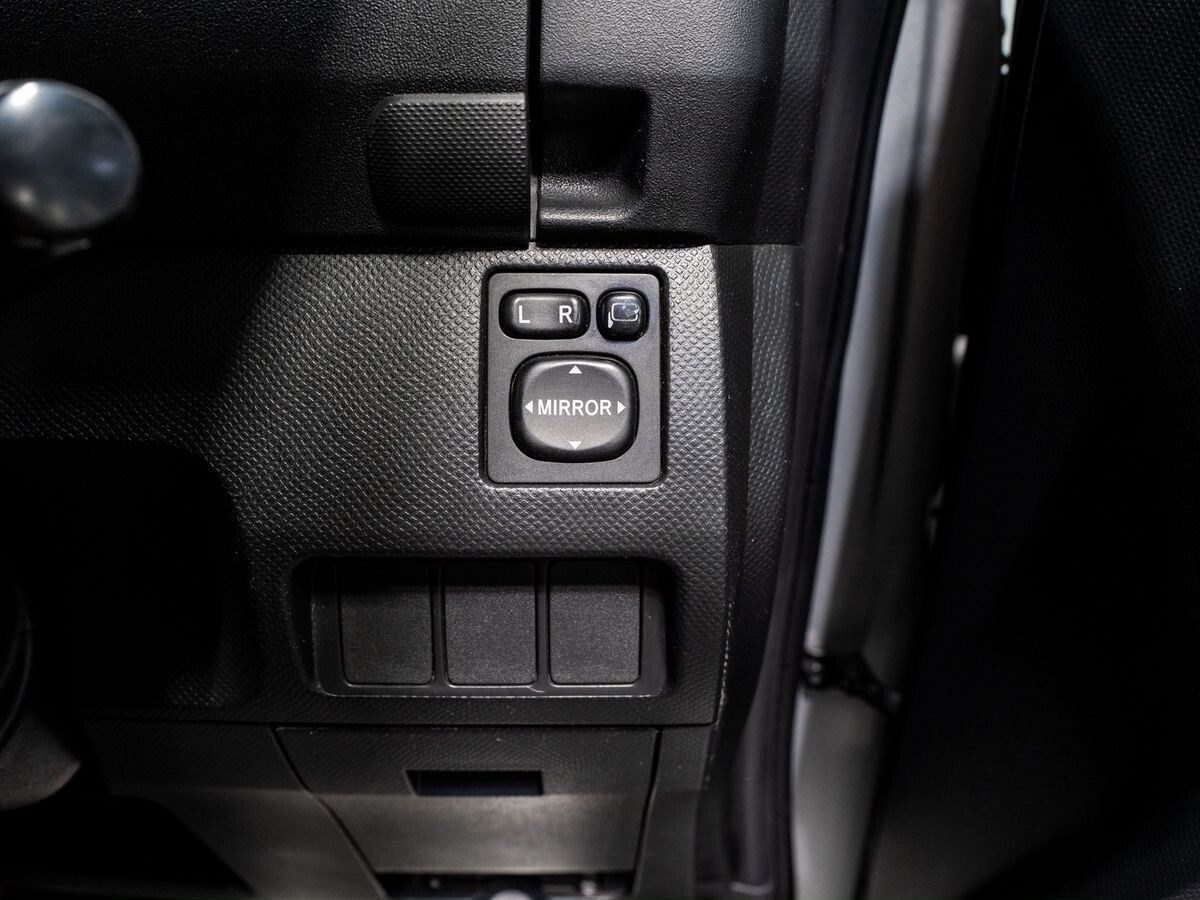 Toyota Ractis 2007 - фото автомобиля