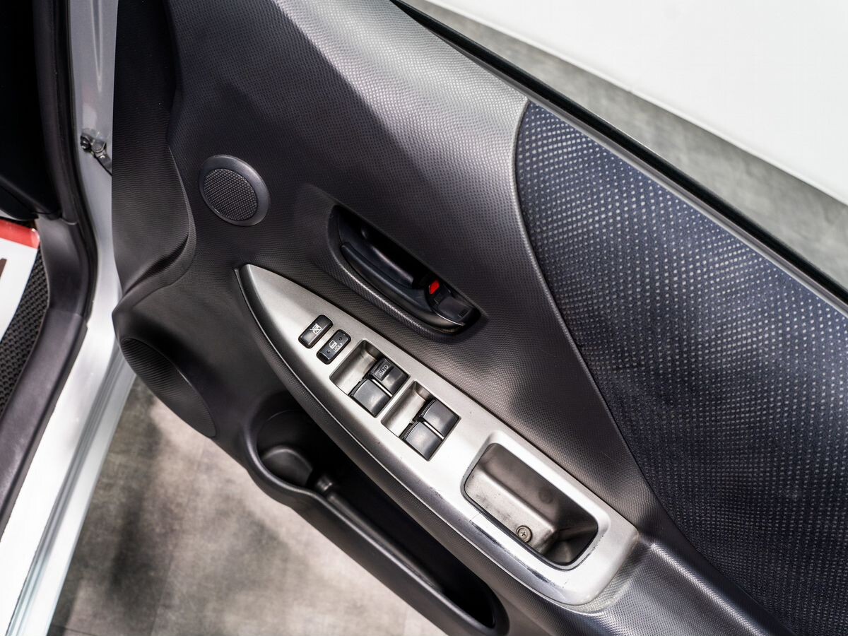 Toyota Ractis 2007 - фото автомобиля