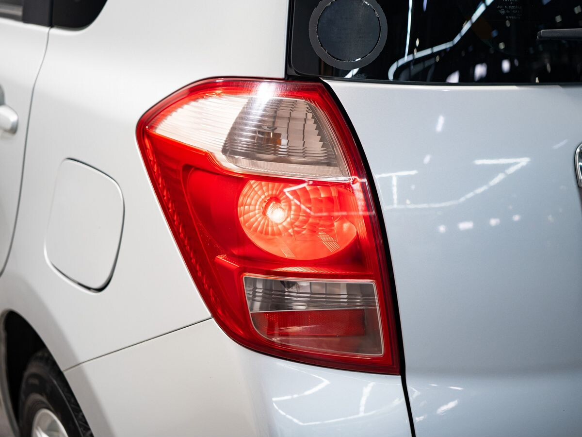 Toyota Ractis 2007 - фото автомобиля