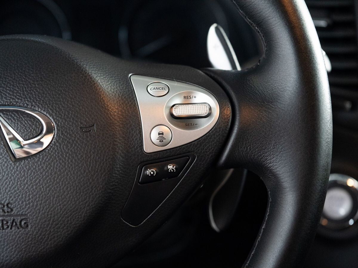 Infiniti QX70 2016 - фото автомобиля