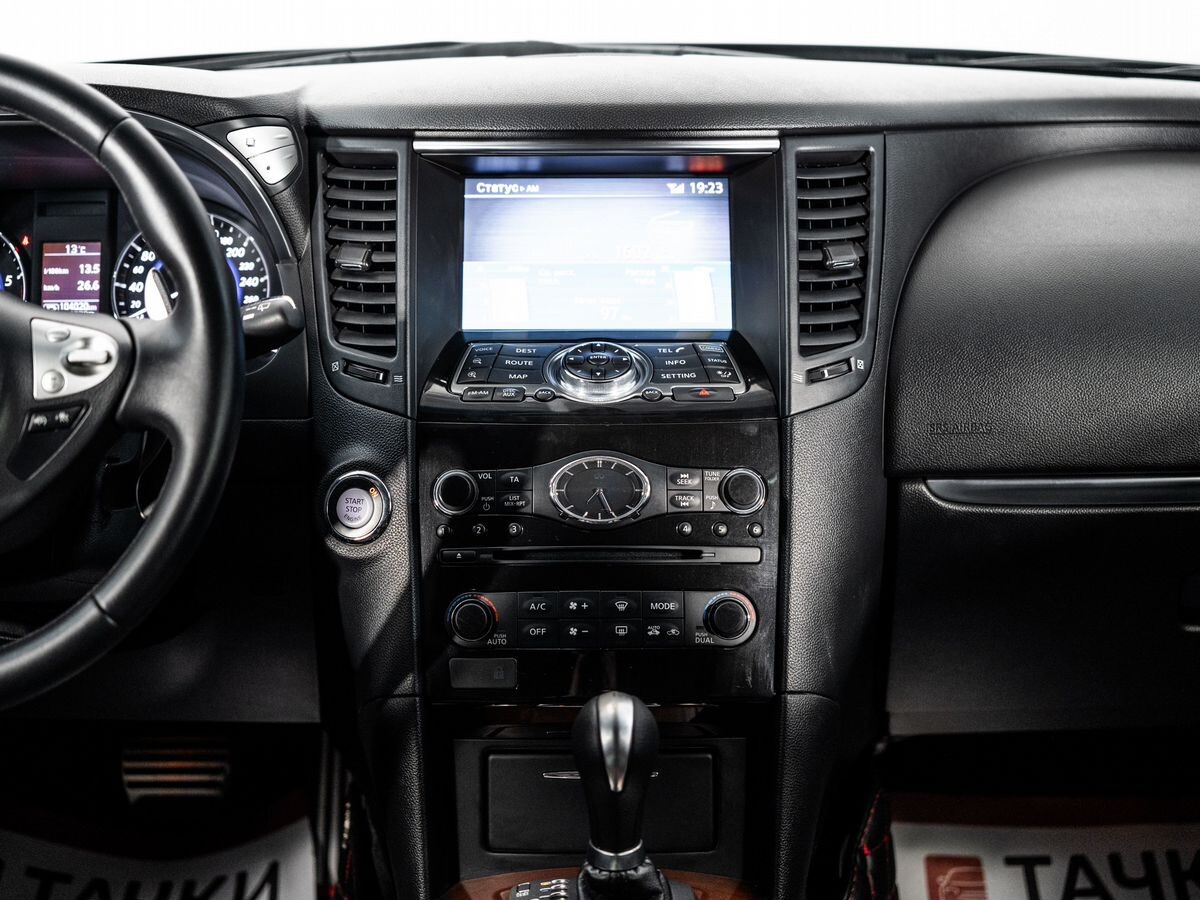 Infiniti QX70 2016 - фото автомобиля