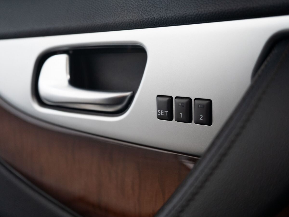 Infiniti QX70 2016 - фото автомобиля