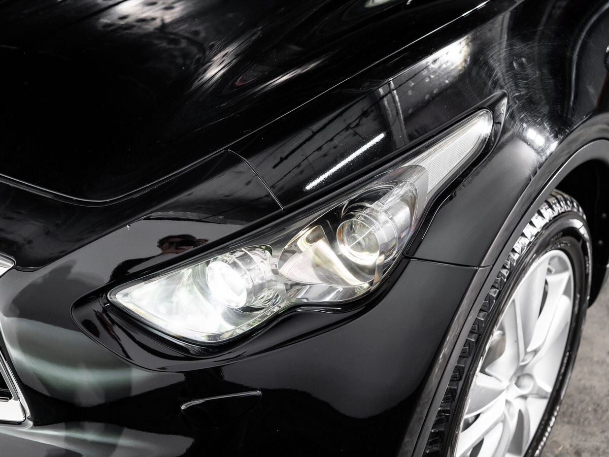 Infiniti QX70 2016 - фото автомобиля