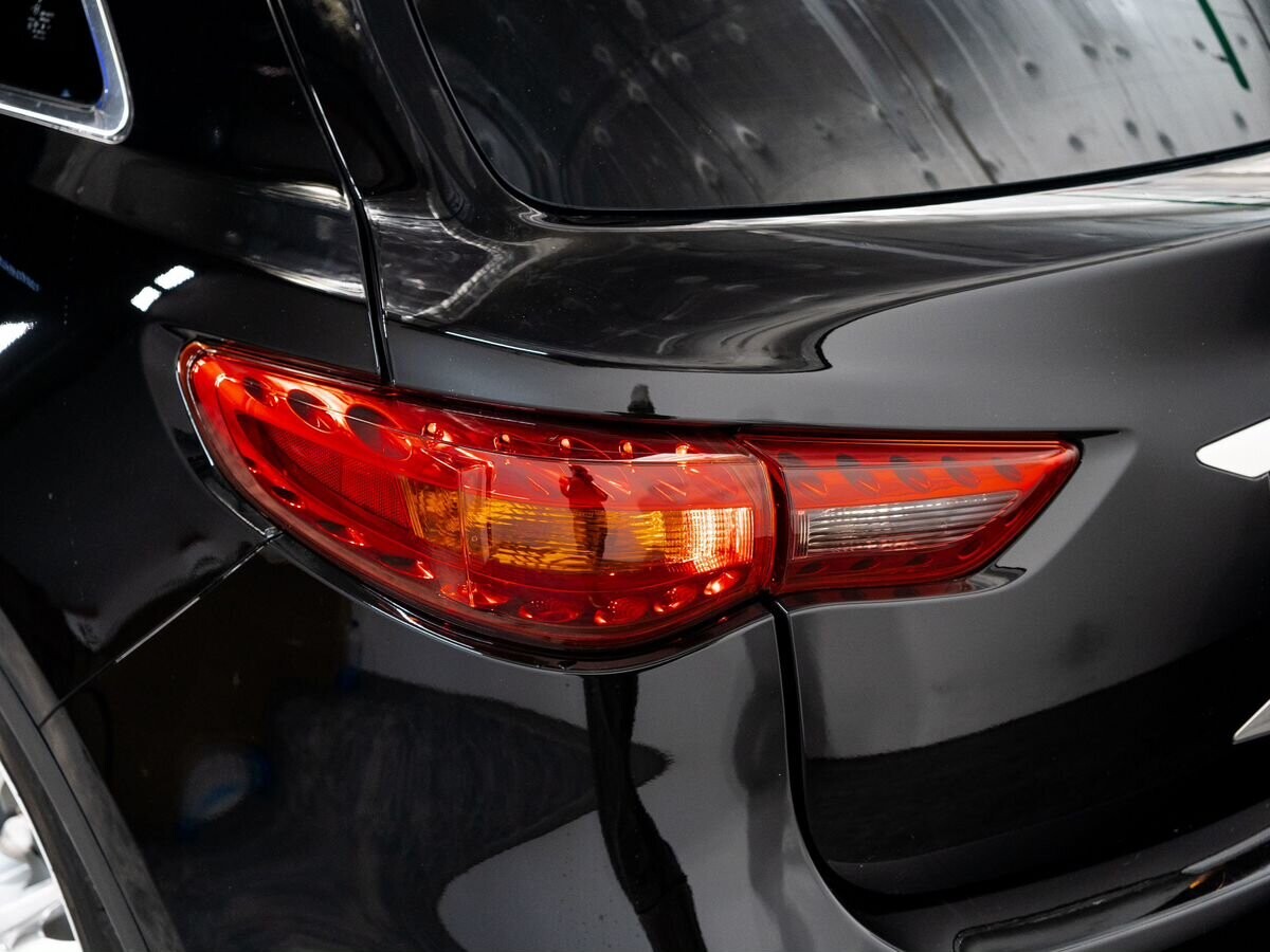 Infiniti QX70 2016 - фото автомобиля