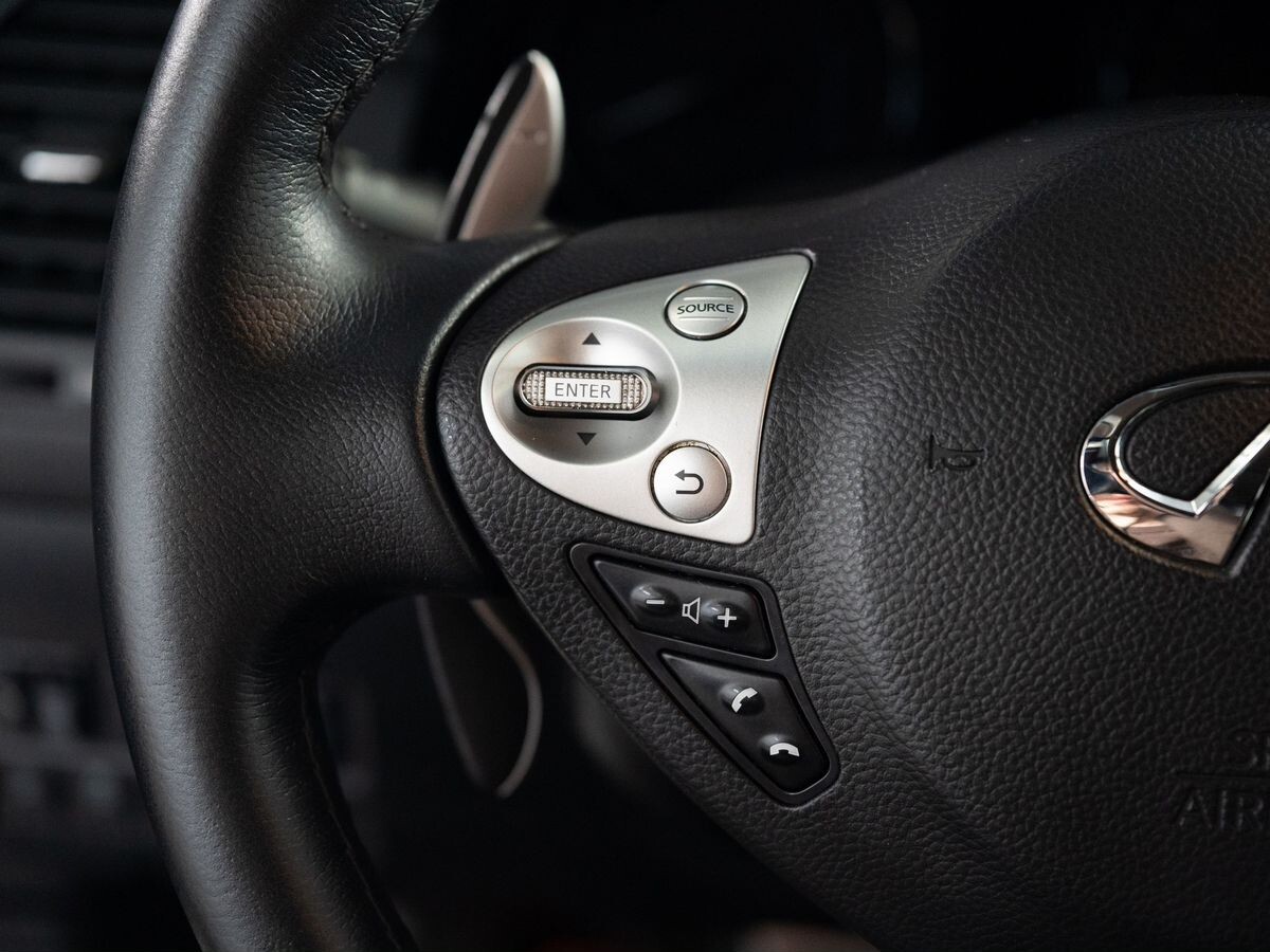 Infiniti QX70 2016 - фото автомобиля