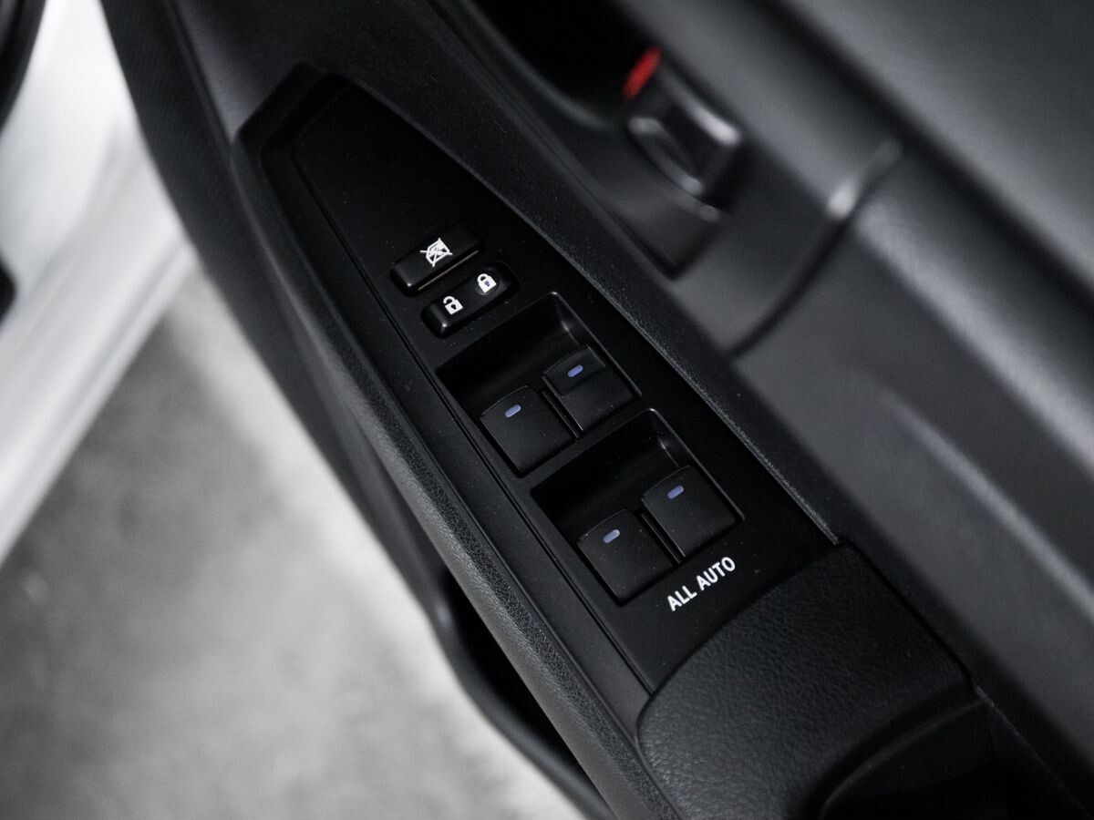 Toyota Corolla Fielder 2019 - фото автомобиля