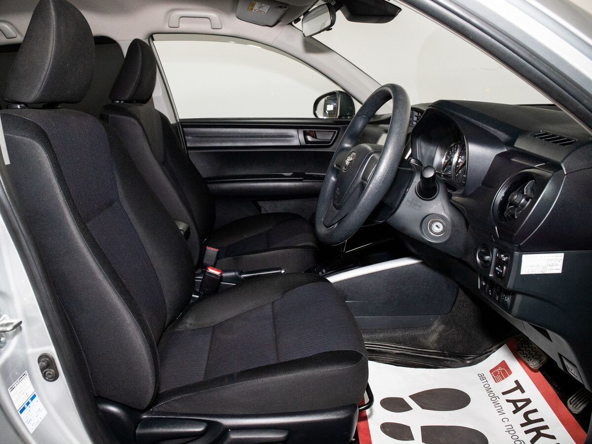 Toyota Corolla Fielder 2019 - фото автомобиля